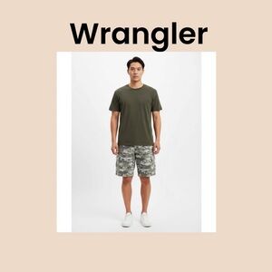 Men’s Camo Cargo Shorts Size 46